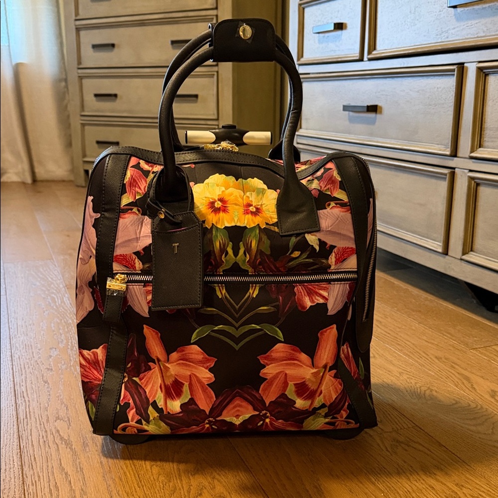 Ted Baker Travel/ carry on Women's Designer Bag. Authentic